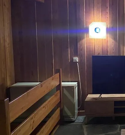 A En Bordure De Foret Шале Saviese