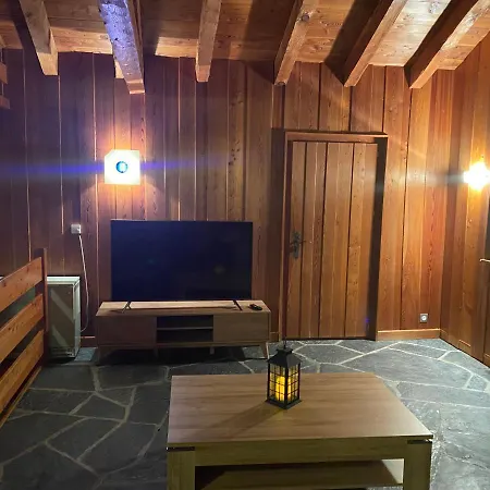 A En Bordure De Foret Dağ evi